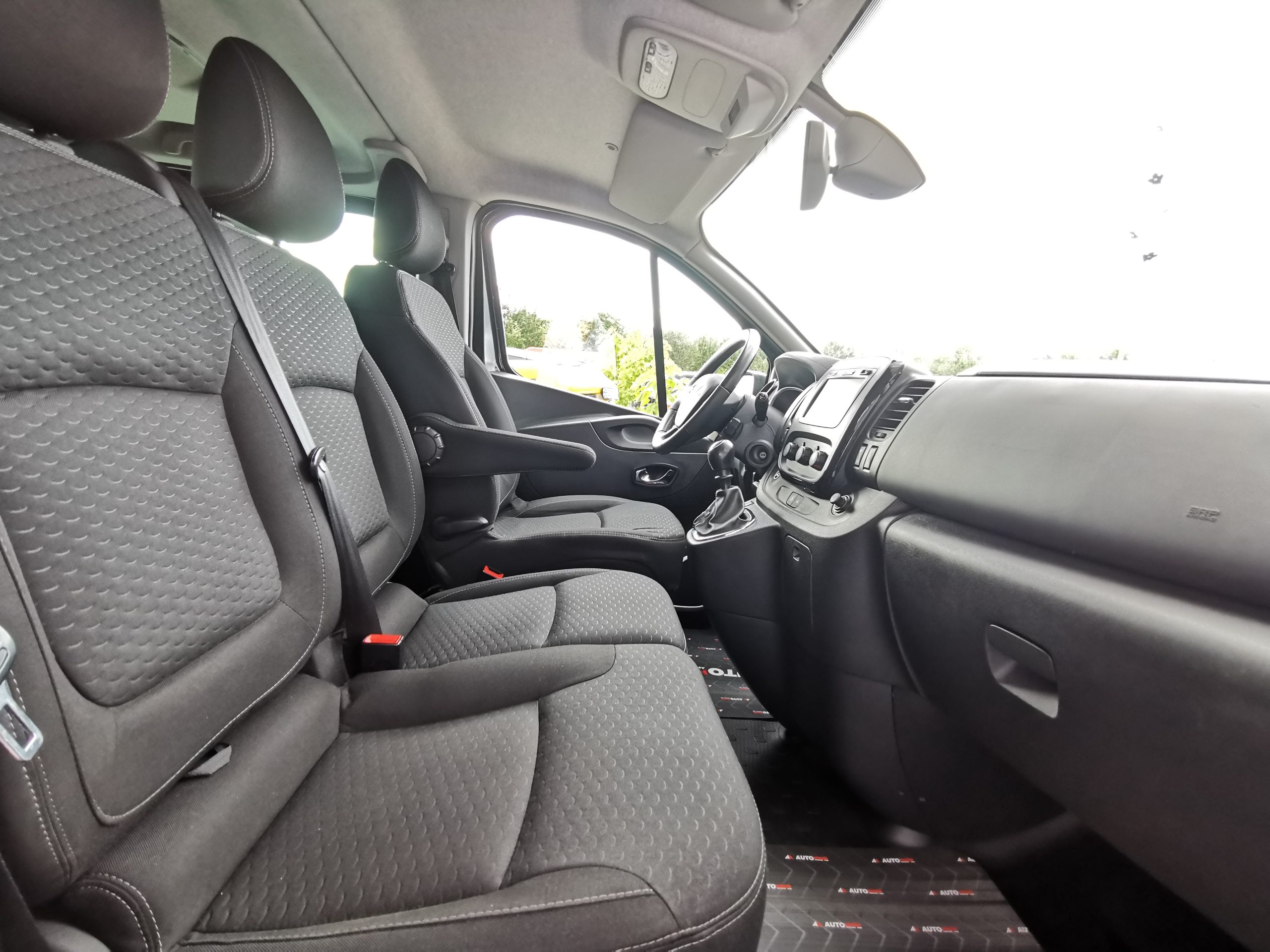 Opel Vivaro пасс. L2 H1