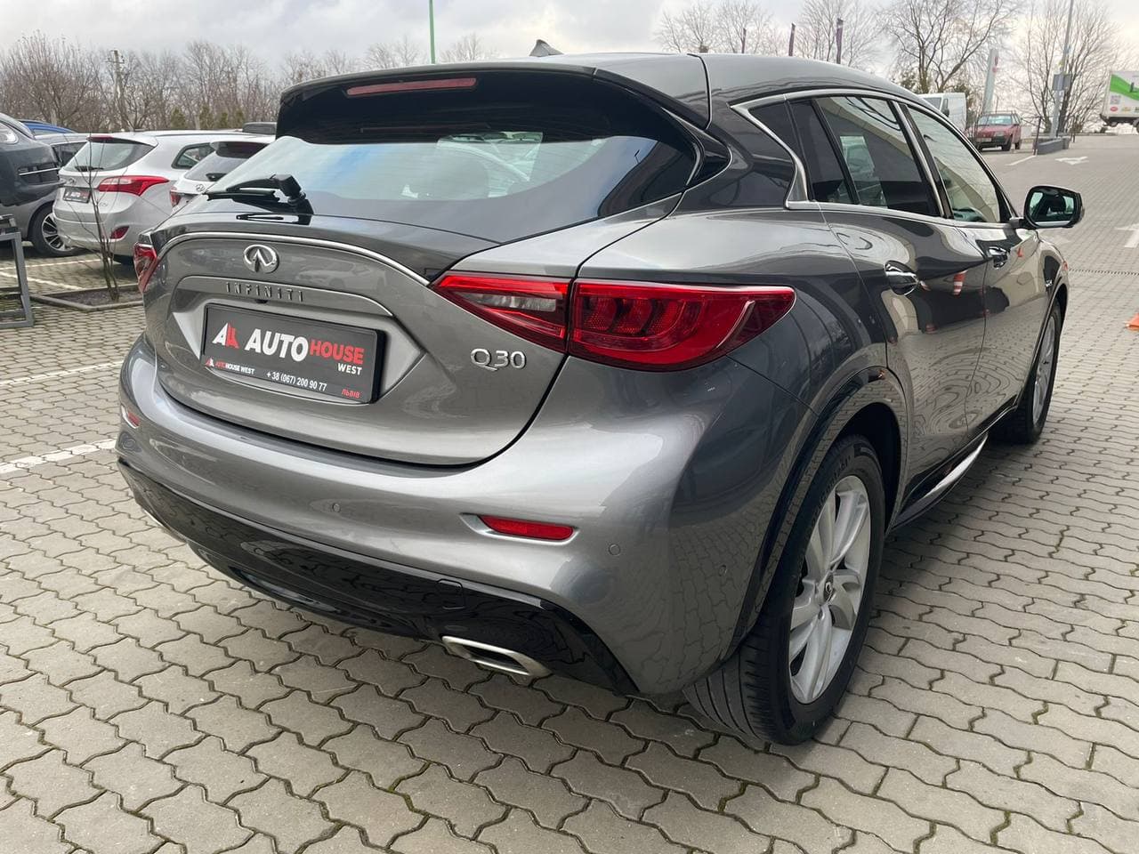 Infiniti Q30