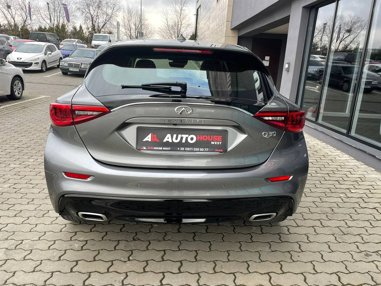 Infiniti Q30