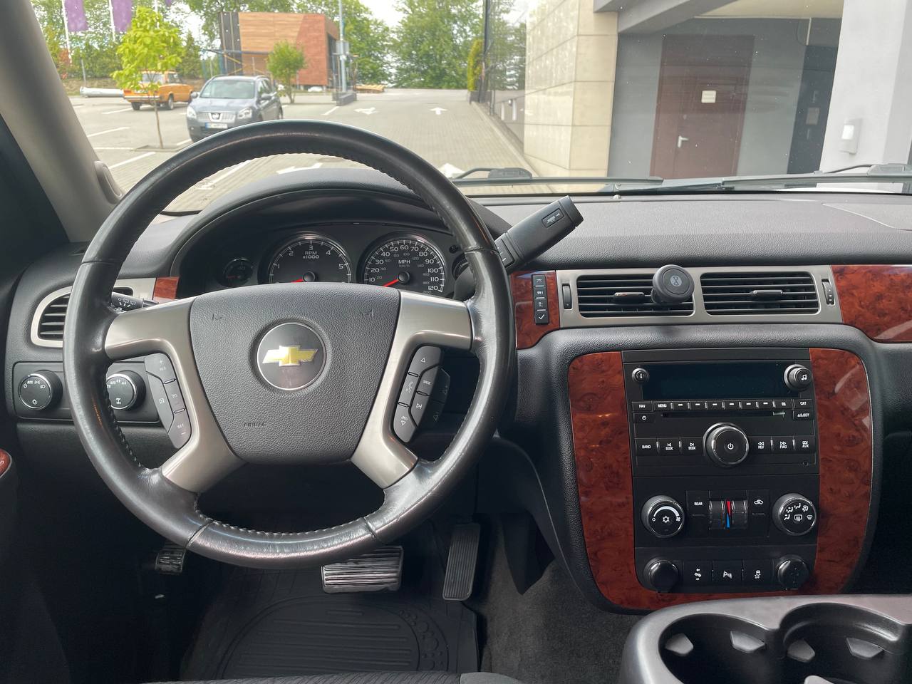 Chevrolet Suburban 2011