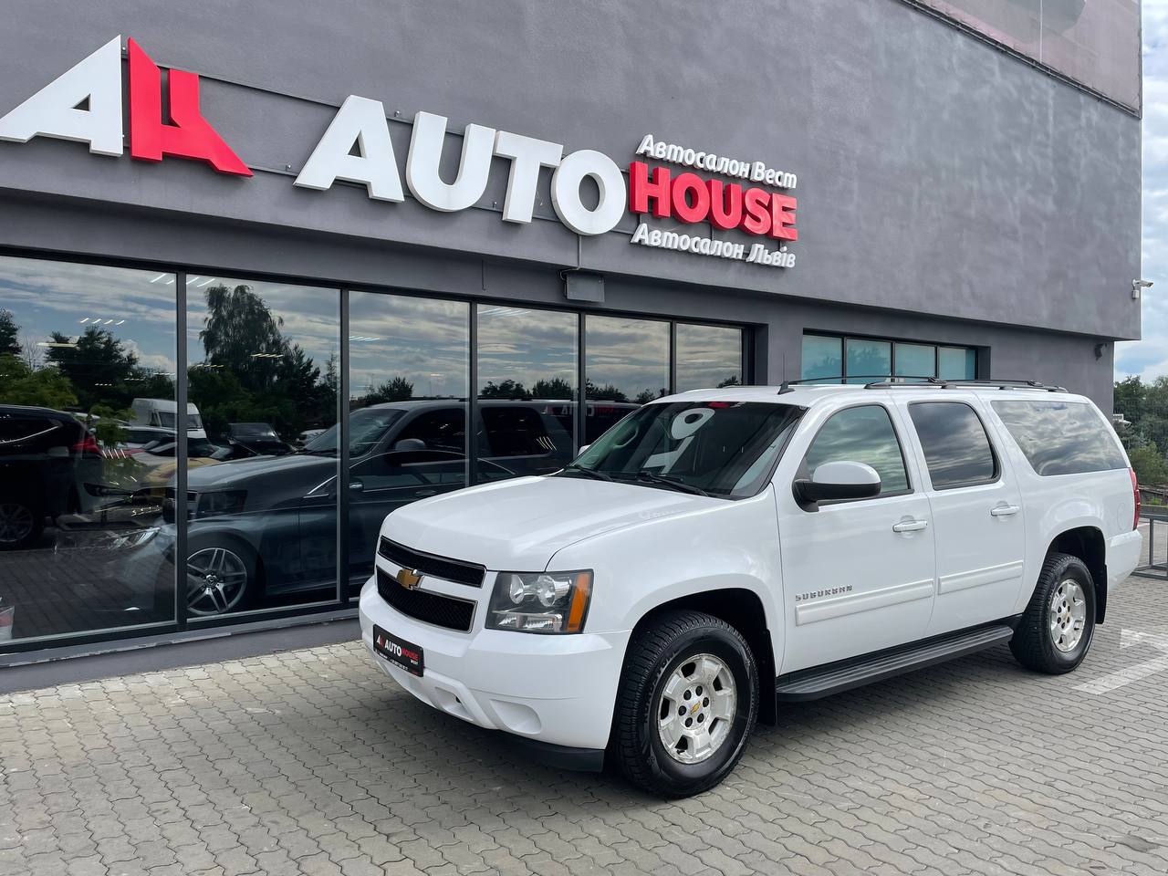 Chevrolet Suburban 2011