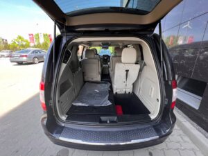 chrysler-town-and-country-autohouse-16