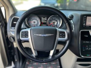 chrysler-town-and-country-autohouse-6