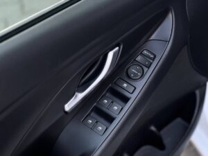 hyundai-i30-autohouse-west-6