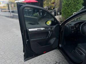 volkswagen-touareg-autohouse-west-4